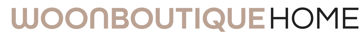 Logo voor de home collectie van WOONBOUTIQUE. Het duidelijke lettertype van woonboutique uit de huisstijl.
