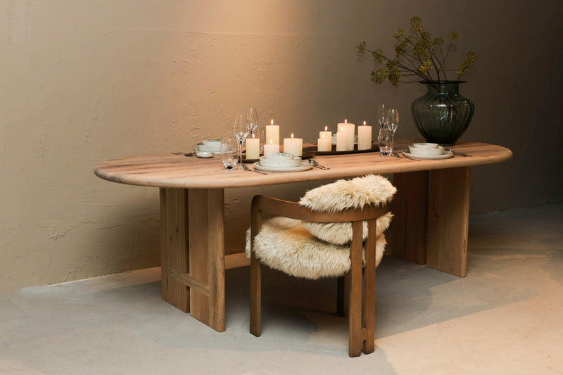 Klik hier om naar de categorie meubels te gaan en ontdek de complete collectie PTMD en Pole to Pole meubels, zoals houten eettafels en stoelen.