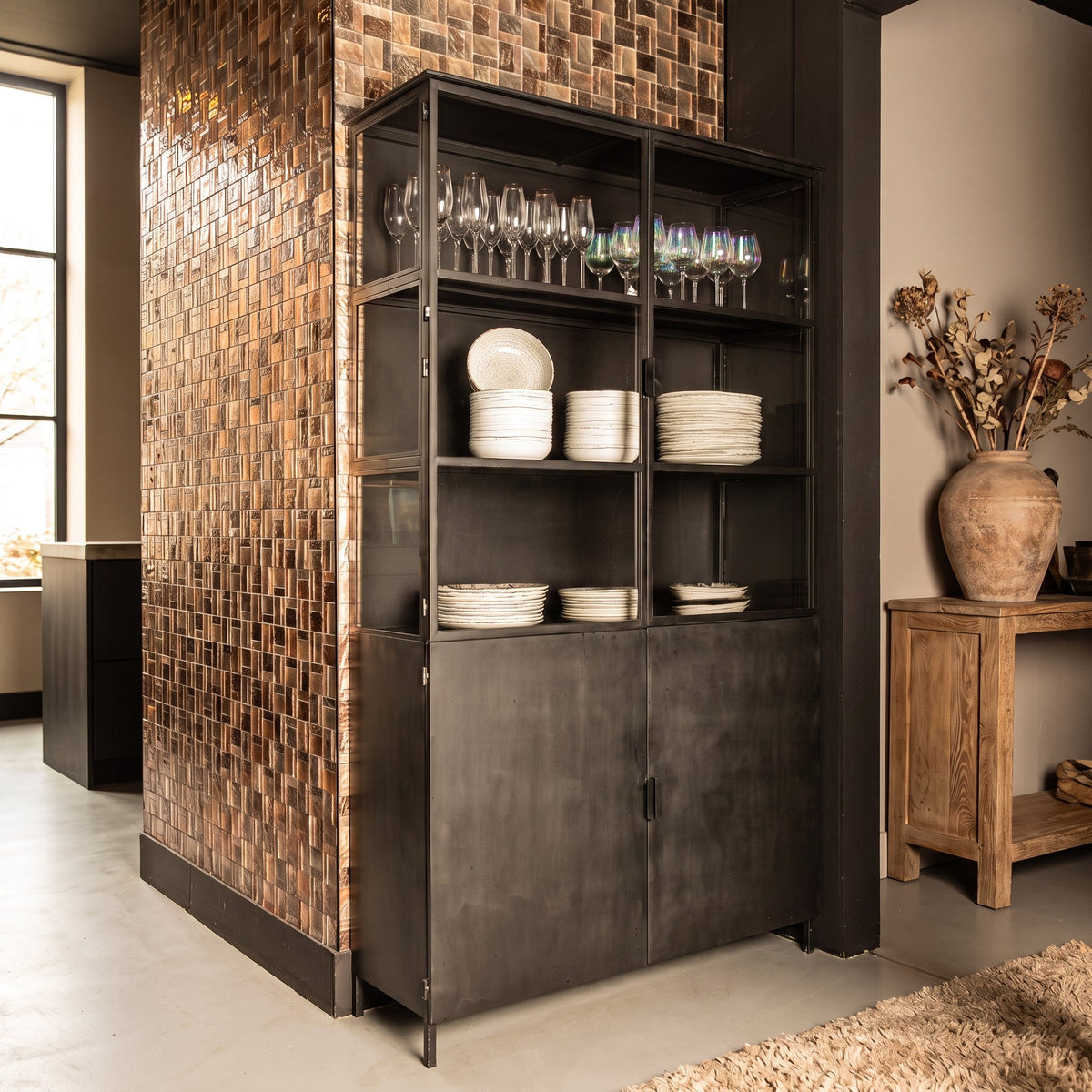 PTMD Elina Vitrinekast | Zwart IJzer & Glas - PTMD - Woonboutique