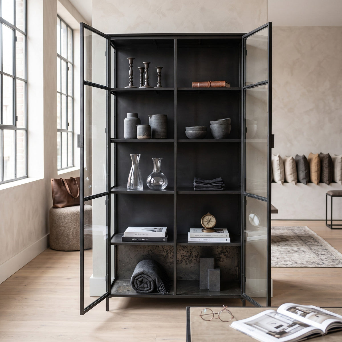 PTMD Elina Vitrinekast | Zwart IJzer & Glas - PTMD - Woonboutique