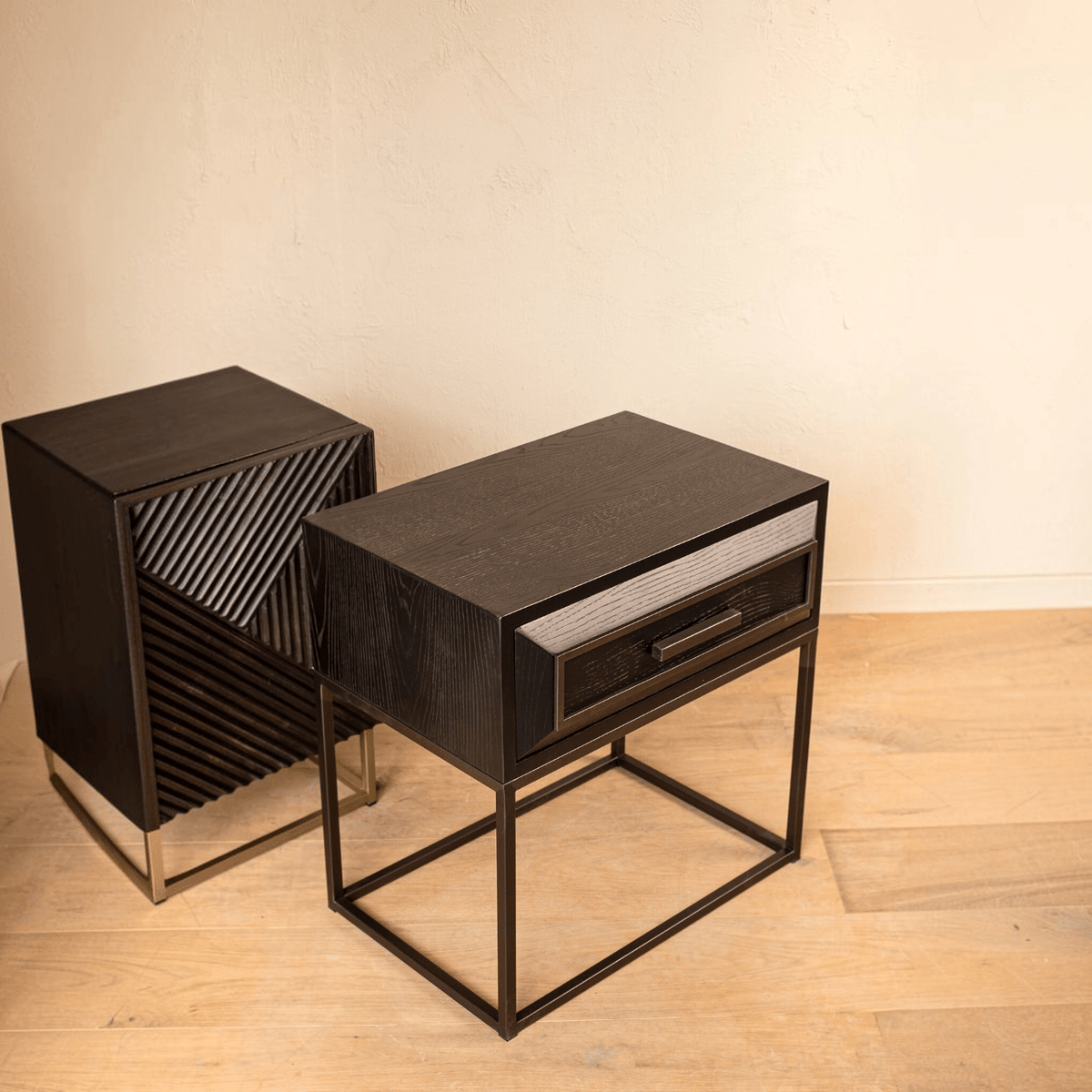PTMD Lixly Nachtkastje | Zwart Hout & IJzer - PTMD - Woonboutique
